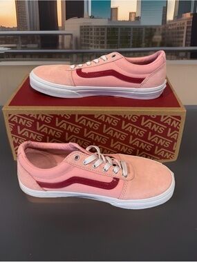 Vans Ward Youth Size 5 Pink Glossy Blush Classic Vans Lace up Sneakers. NIB.